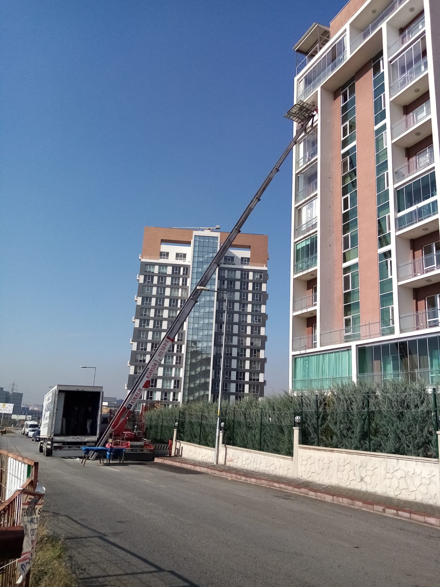 Mobil asansör ile eşya taşıma